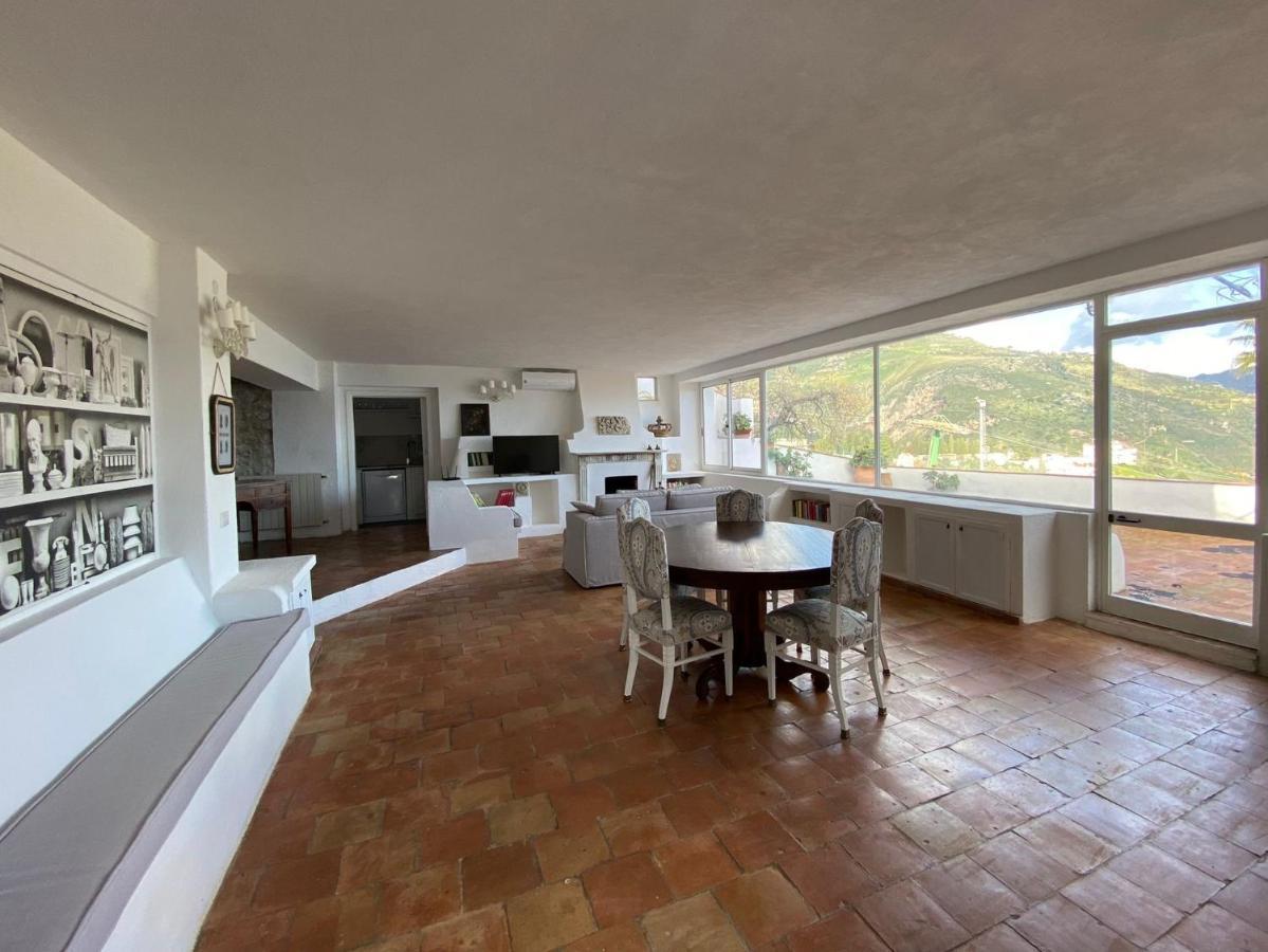 La Casa Nella Roccia Holiday home *