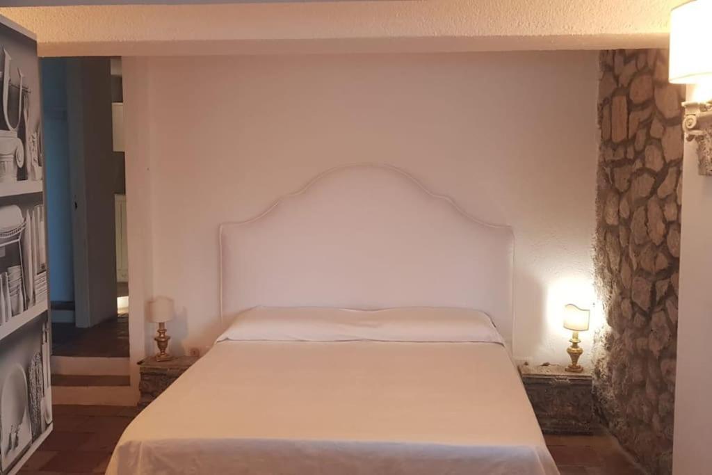 La Casa Nella Roccia Holiday home *